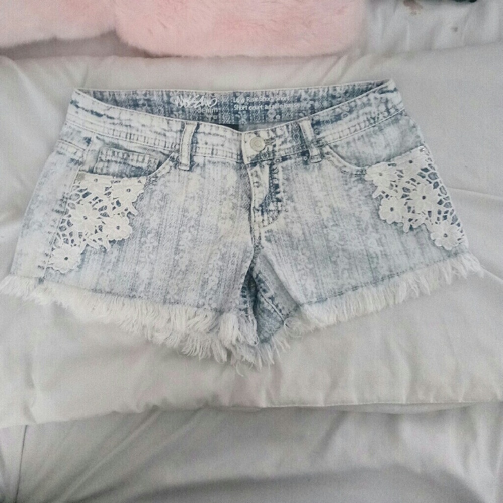 Denim low rise fringed laced shorts